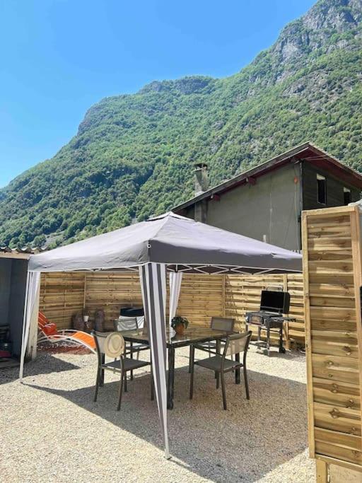 Charmante Maison De Montagne Pour 8 Personnes Livet-et-Gavet Exterior photo